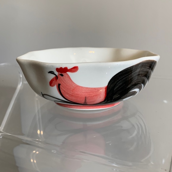 Unique ceramic bowl with rooster painting and scallop style lip. - Picture 2 of 6